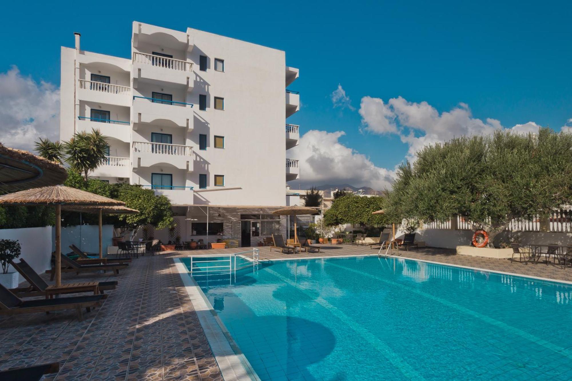 Regina Studios&Hotel Kárpatos Exterior foto